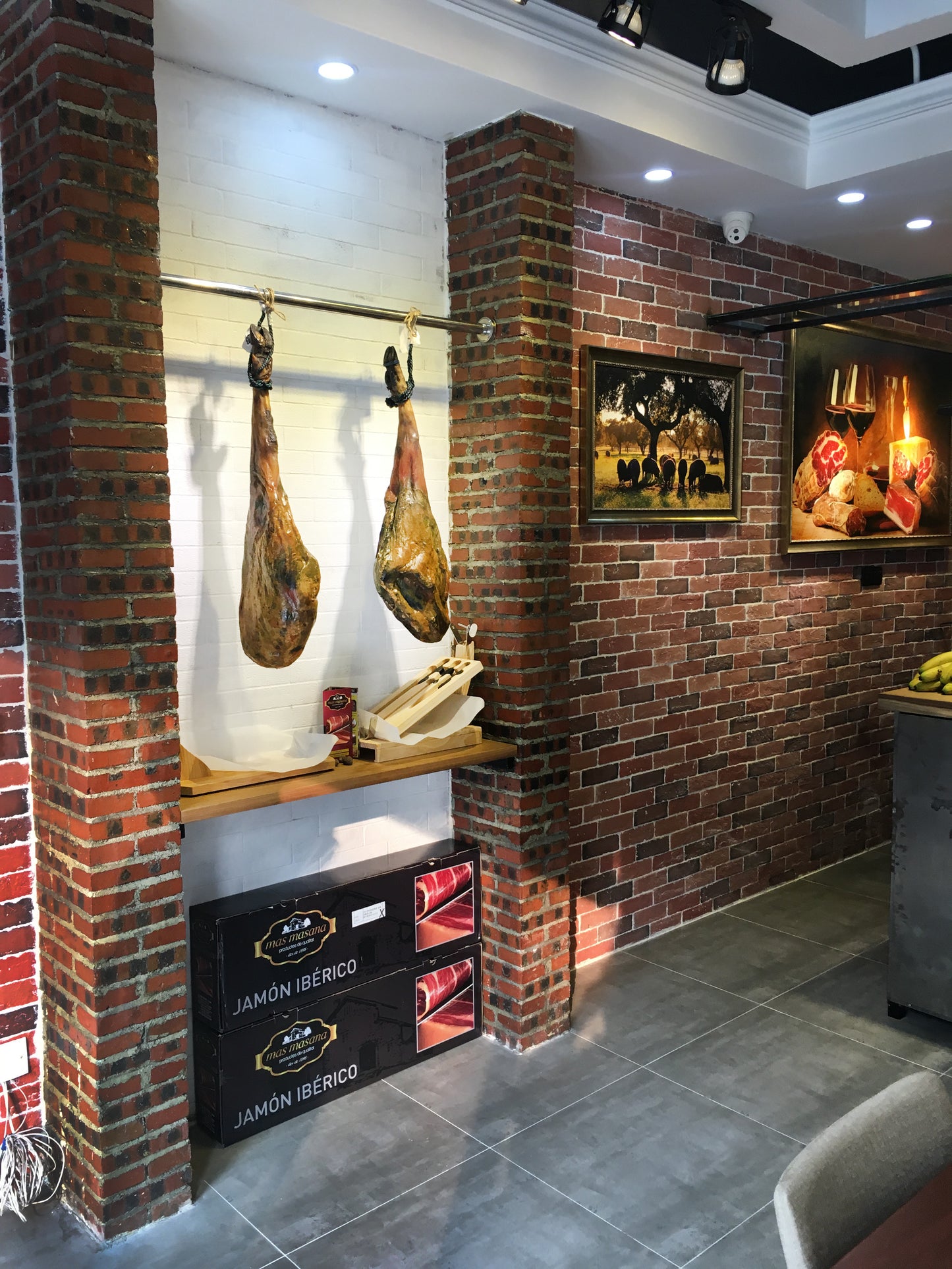 Jamón Ibérico (Whole Back leg) 伊比利亞黑毛豬 原隻火腿 (7000g - 8000g 後腿) 1Set/Box送火腿架和刀具套裝