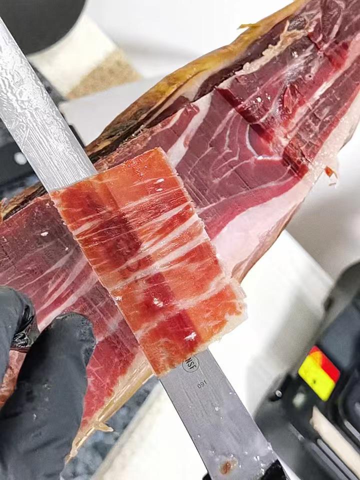 Jamón Ibérico (Whole Back leg) 伊比利亞黑毛豬 原隻火腿 (7000g - 8000g 後腿) 1Set/Box送火腿架和刀具套裝