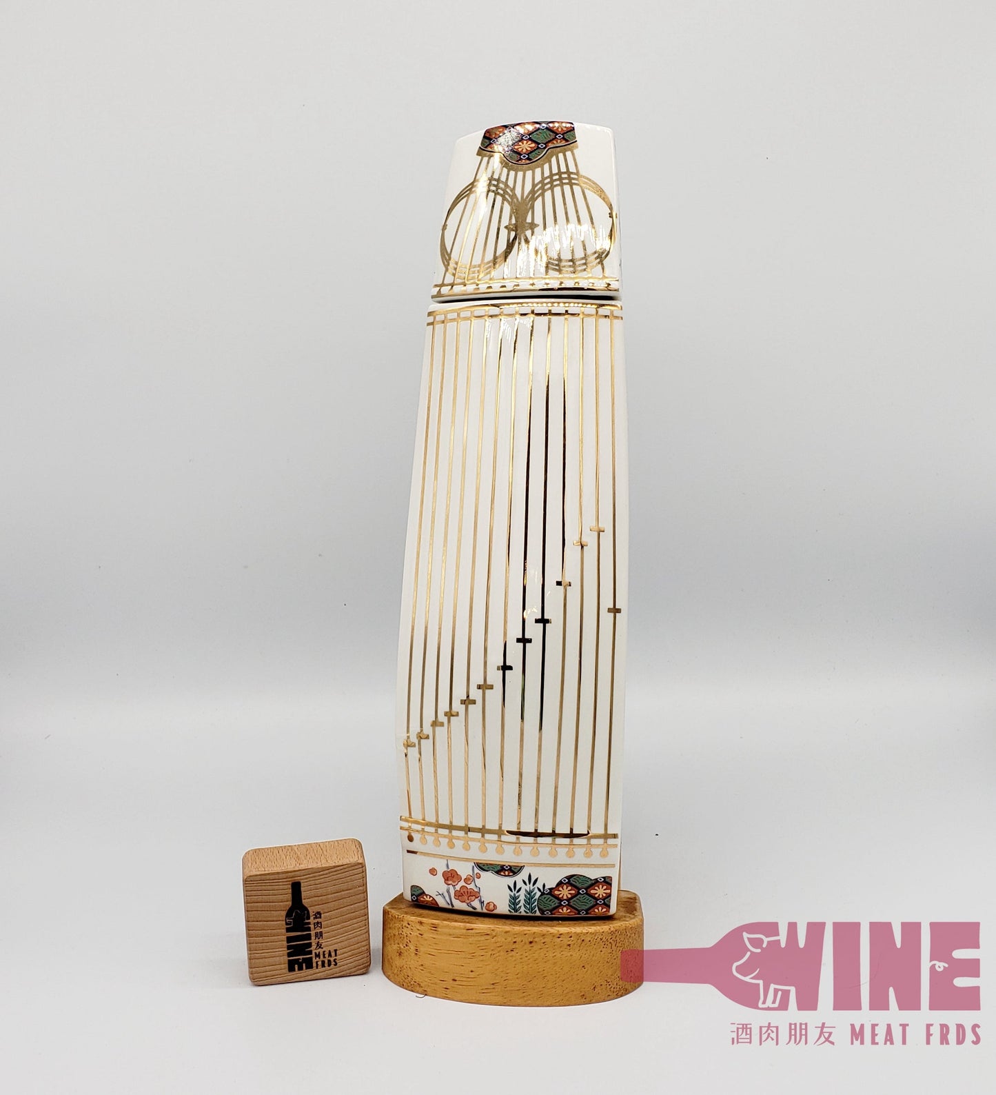 Suntory Hibiki Guzheng Ceramic bottle [空瓶] [ 樂器系列]三得利 響 古箏造型 帶木底座 威士忌陶瓷酒瓶